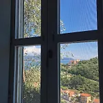 招待所 La Terrazza Con L'ulivo - Con Terrazza E Vista Sul Golfo Dei Poeti 3*